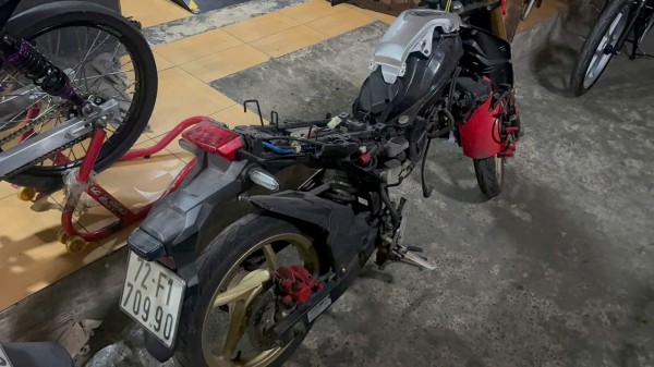 TPHCM: Đột kích lò "độ chế" xe quy mô lớn ở Dĩ An TPHCM: Đột kích lò "độ chế" xe quy mô lớn ở Dĩ An