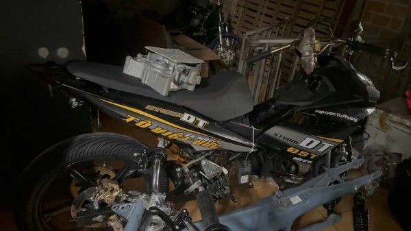 TPHCM: Đột kích lò "độ chế" xe quy mô lớn ở Dĩ An TPHCM: Đột kích lò "độ chế" xe quy mô lớn ở Dĩ An