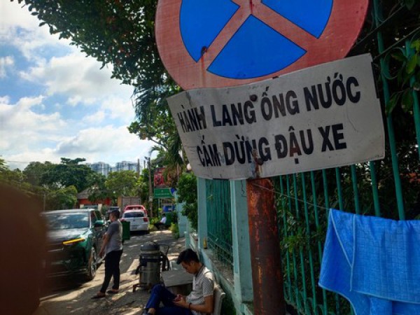 TPHCM thu phí sử dụng vỉa hè: Bảo đảm trật tự an toàn giao thông và mỹ quan đô thị TPHCM thu phí sử dụng vỉa hè: Bảo đảm trật tự an toàn giao thông và mỹ quan đô thị
