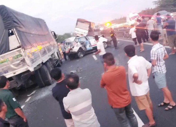 Tai nạn liên hoàn trên cao tốc Trung Lương - Mỹ Thuận, 2 người thương vong