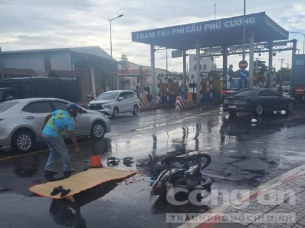 Tài xế xe ôm tử vong thương tâm sau va chạm với xe container