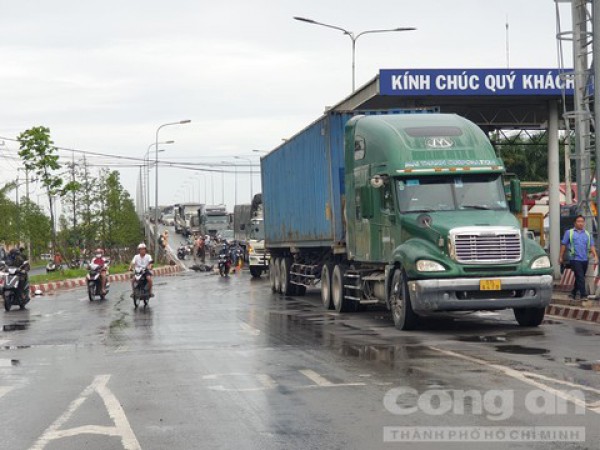 Tài xế xe ôm tử vong thương tâm sau va chạm với xe container