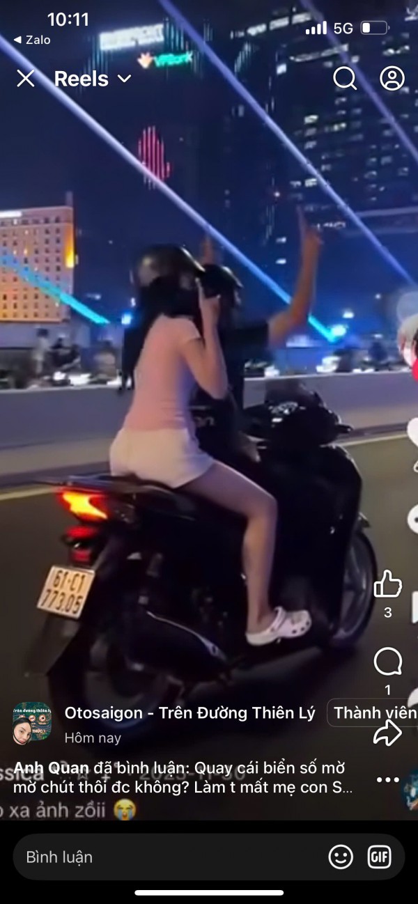 Thanh niên buông hai tay khi điều khiển xe môtô trên cầu Ba Son bị tịch thu phương tiện, xử phạt nghiêm Thanh niên buông hai tay khi điều khiển xe môtô trên cầu Ba Son bị tịch thu phương tiện, xử phạt nghiêm