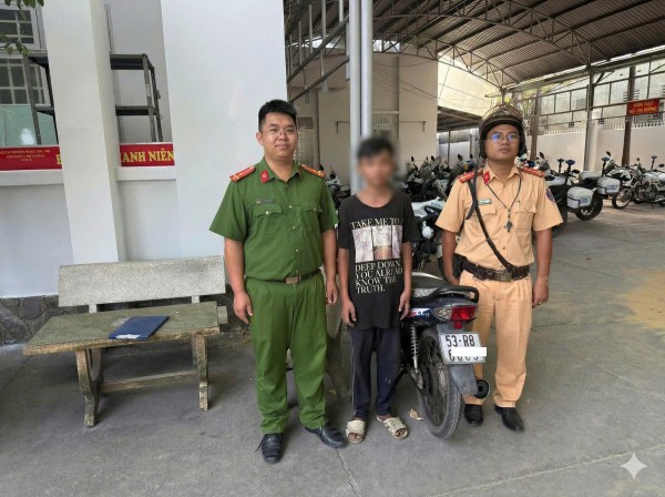 Thiếu niên điều khiển xe máy ‘bốc đầu’ trên đường bị phạt nặng, tịch thu phương tiện Thiếu niên điều khiển xe máy ‘bốc đầu’ trên đường bị phạt nặng, tịch thu phương tiện