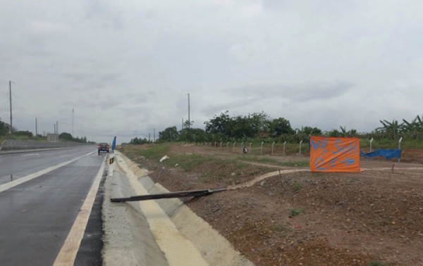 Tốc độ "rùa bò” và những bất cập đe dọa an toàn giao thông