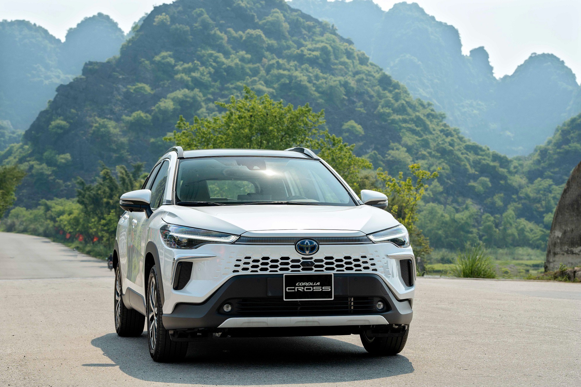 Toyota giảm giá loạt xe hybrid tại Việt Nam