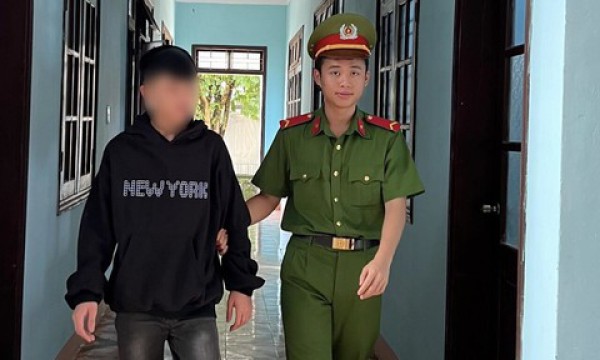 Truy bắt nhanh nhóm thanh niên say rượu ném đá vỡ kính nhiều xe khách