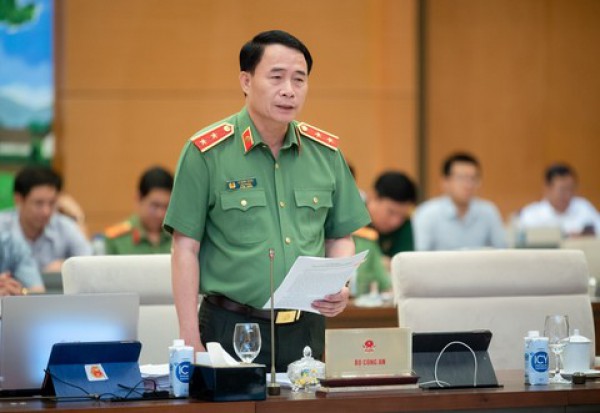 Uỷ ban Thường vụ Quốc hội cho ý kiến về dự Luật Trật tự, an toàn giao thông đường bộ