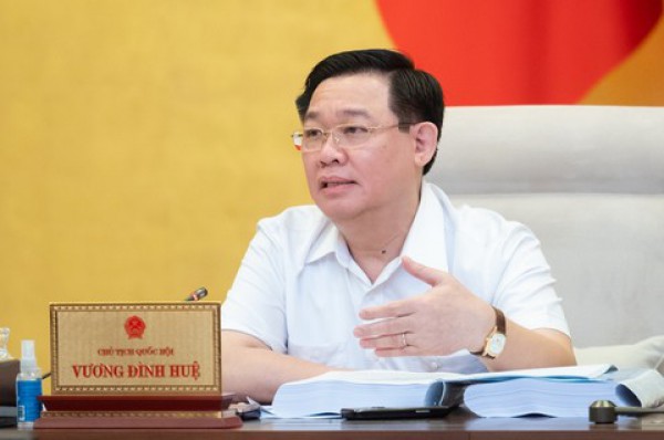 Uỷ ban Thường vụ Quốc hội cho ý kiến về dự Luật Trật tự, an toàn giao thông đường bộ