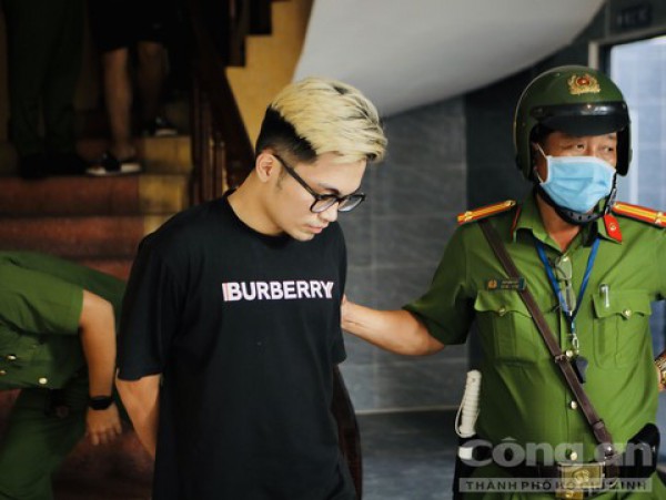 Vụ 40 ‘quái xế’ hẹn nhau đua xe trên cầu Sài Gòn: Tạm giữ hình sự 25 đối tượng Vụ 40 ‘quái xế’ hẹn nhau đua xe trên cầu Sài Gòn: Tạm giữ hình sự 25 đối tượng