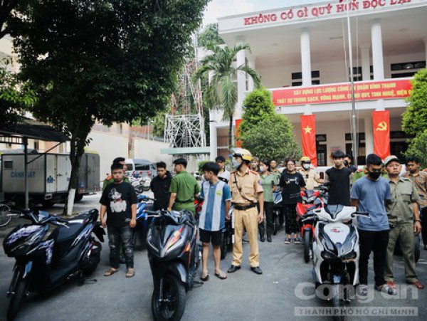 Vụ 40 ‘quái xế’ hẹn nhau đua xe trên cầu Sài Gòn: Tạm giữ hình sự 25 đối tượng Vụ 40 ‘quái xế’ hẹn nhau đua xe trên cầu Sài Gòn: Tạm giữ hình sự 25 đối tượng