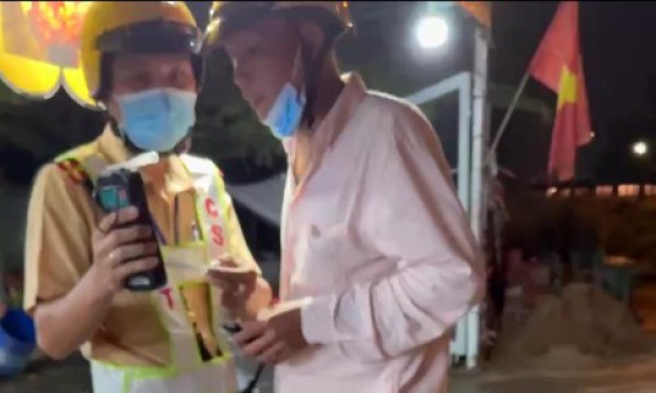 Vụ ném đá khiến CSGT bị thương vùng mặt: Đối tượng vi phạm độ cồn ‘khủng’