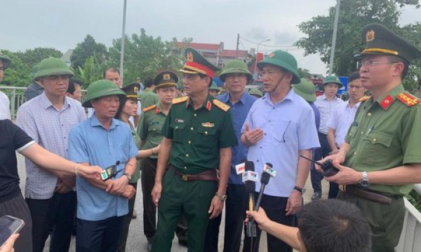 Vụ sập cầu Phong Châu: Dùng mọi phương tiện tìm kiếm người bị nạn, nhưng phải an toàn