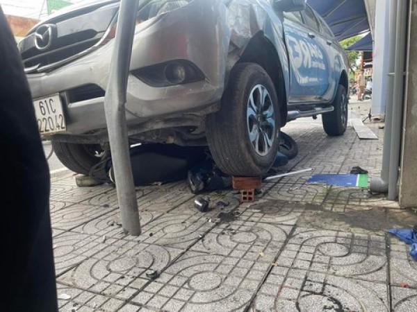 Xe bán tải gây tai nạn với xe máy khiến nữ công nhân bị thương, tài xế có độ cồn