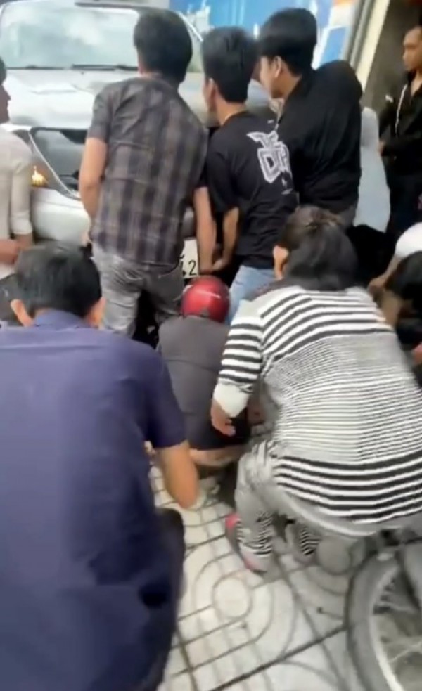 Xe bán tải gây tai nạn với xe máy khiến nữ công nhân bị thương, tài xế có độ cồn