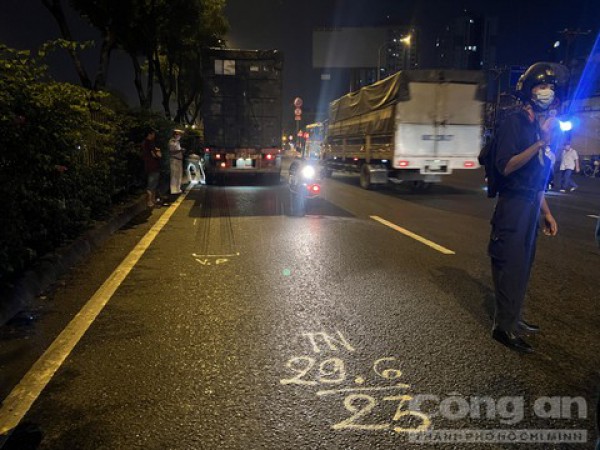 Xe container cán tử vong người đàn ông bán vé số