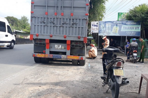 Xe container va chạm xe máy, 1 người tử vong tại chỗ