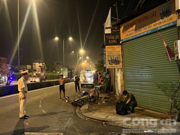 Xe máy lao lên vỉa hè tông thùng rác, người đàn ông tử vong