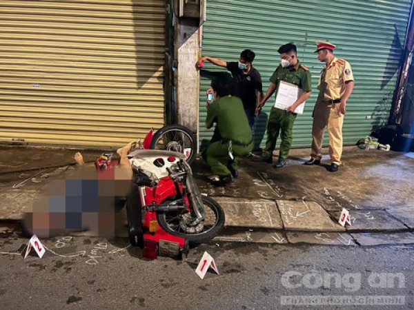 Xe máy lao lên vỉa hè tông thùng rác, người đàn ông tử vong