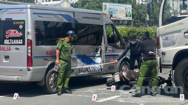 Xe tải lao từ trụ sở công ty ra Quốc lộ 1, tông tử vong 2 dì cháu