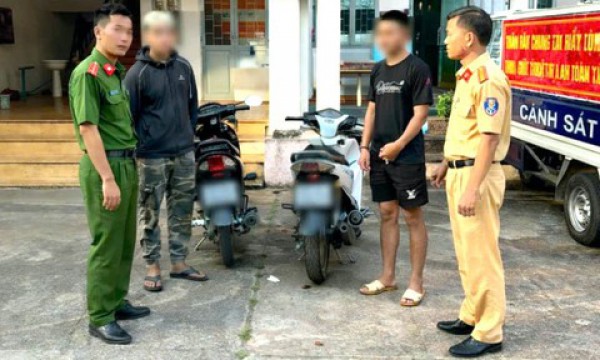 Xử lý nhóm thanh thiếu niên vi phạm giao thông từ clip đăng trên TikTok Xử lý nhóm thanh thiếu niên vi phạm giao thông từ clip đăng trên TikTok