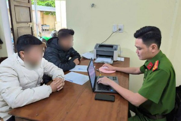 Xử lý những người liên quan vụ chặn đầu xe taxi đập phá, dọa đánh người