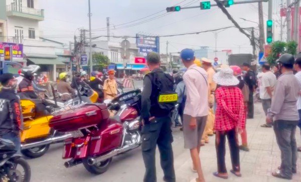 Xử phạt nhiều lỗi vi phạm đối với 16 người điều khiển xe phân khối lớn sau khi dự “đại hội mô tô” Xử phạt nhiều lỗi vi phạm đối với 16 người điều khiển xe phân khối lớn sau khi dự “đại hội mô tô”