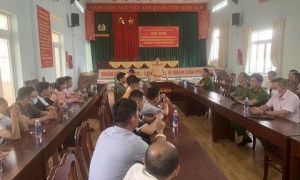 Đắk Nông: Tuyên truyền, vận động chủ xe, tài xế ký cam kết không vi phạm luật giao thông