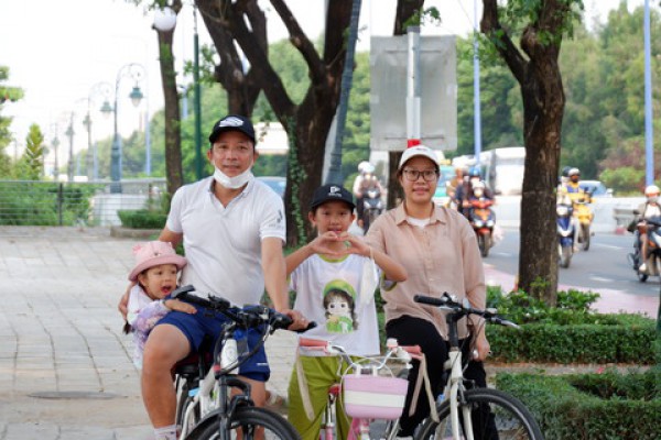 Đầu năm, người dân TPHCM hào hứng trải nghiệm làn đường dành riêng cho xe đạp