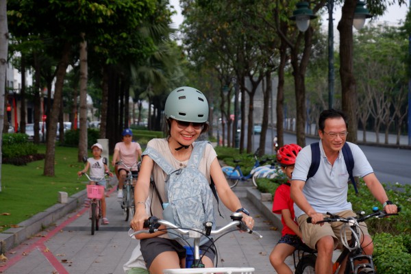 Đầu năm, người dân TPHCM hào hứng trải nghiệm làn đường dành riêng cho xe đạp