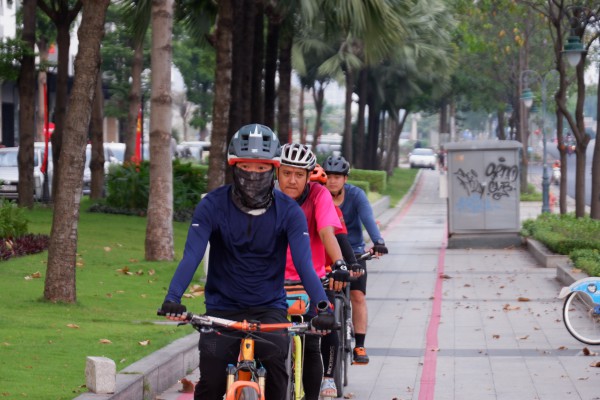 Đầu năm, người dân TPHCM hào hứng trải nghiệm làn đường dành riêng cho xe đạp