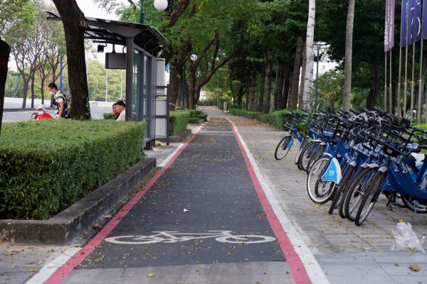 Đầu năm, người dân TPHCM hào hứng trải nghiệm làn đường dành riêng cho xe đạp