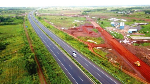 Đẩy nhanh hoàn thiện các dự án giao thông liên vùng Đông Nam Bộ Đẩy nhanh hoàn thiện các dự án giao thông liên vùng Đông Nam Bộ