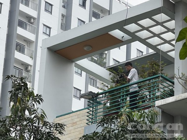 Đến nhà cha ruột ăn cơm, nam thanh niên bất ngờ rơi lầu tử vong