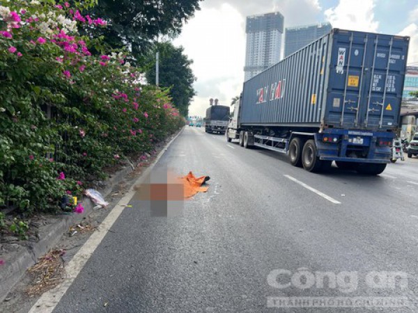 Điều tra vụ người đàn ông nằm chết giữa đường lúc rạng sáng Điều tra vụ người đàn ông nằm chết giữa đường lúc rạng sáng