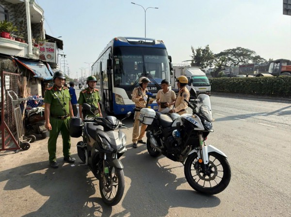 Đội CSGT An Sương: Xử lý 62 trường hợp xe khách vi phạm giao thông dịp cận Tết
