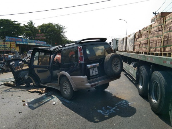 Đồng Nai: Tai nạn trên cầu La Ngà khiến 6 người thương vong Đồng Nai: Tai nạn trên cầu La Ngà khiến 6 người thương vong