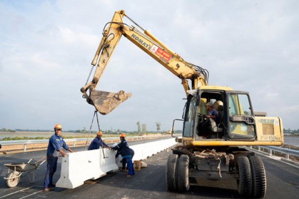 Đồng bằng Sông Cửu Long: Người dân đón "niềm vui kép"