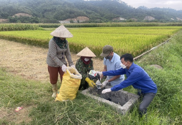 Bảo Thắng (Lào Cai) ra quân thu gom vỏ bao, gói thuốc bảo vệ thực vật