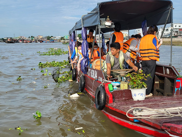 Cần Thơ : Lễ ra quân vệ sinh môi trường chợ nổi Cái Răng.