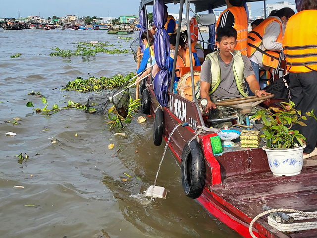 Cần Thơ : Lễ ra quân vệ sinh môi trường chợ nổi Cái Răng.