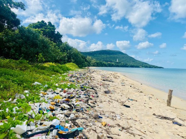 Du khách nước ngoài phàn nàn về rác thải tại Phú Quốc: Dịch vụ tuyệt vời nhưng bãi biển toàn là rác!