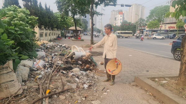 Hà Nội: Rác thải bừa bãi trên tuyến phố Phúc La