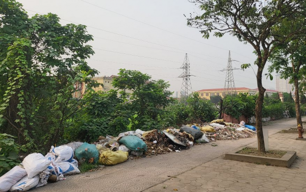 Hà Nội: Rác thải bừa bãi trên tuyến phố Phúc La