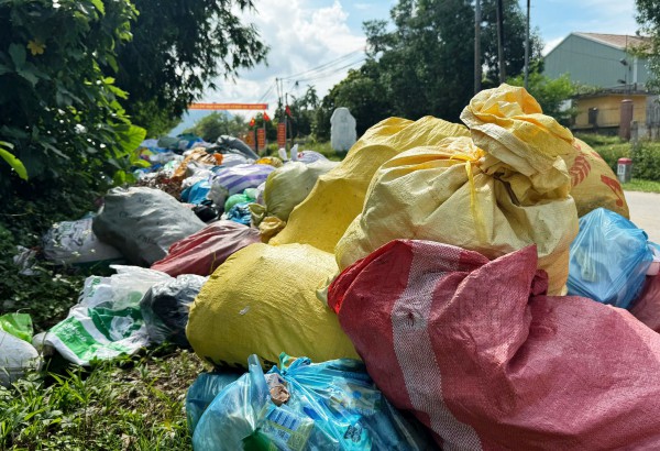 Hàng nghìn tấn rác tồn đọng, 4 xã ở Đà Nẵng đồng loạt 'kêu cứu' Hàng nghìn tấn rác tồn đọng, 4 xã ở Đà Nẵng đồng loạt 'kêu cứu'