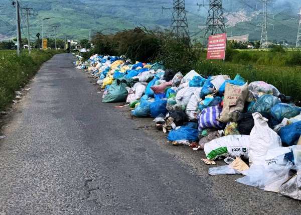 Hàng nghìn tấn rác tồn đọng, 4 xã ở Đà Nẵng đồng loạt 'kêu cứu' Hàng nghìn tấn rác tồn đọng, 4 xã ở Đà Nẵng đồng loạt 'kêu cứu'