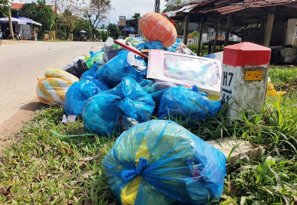 Hàng nghìn tấn rác tồn đọng, 4 xã ở Đà Nẵng đồng loạt 'kêu cứu' Hàng nghìn tấn rác tồn đọng, 4 xã ở Đà Nẵng đồng loạt 'kêu cứu'