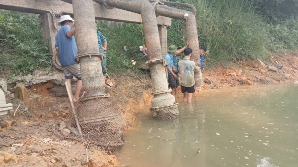 Hàng trăm hồ đập cạn nước, nguy cơ hạn hán trên diện rộng ở Nghệ An