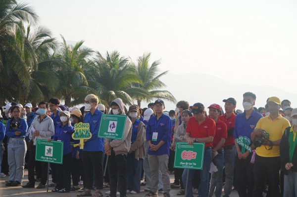 Hàng trăm tình nguyện viên tham gia Chương trình “Clean up Son Tra 2023 – Vì một Sơn Trà Xanh”