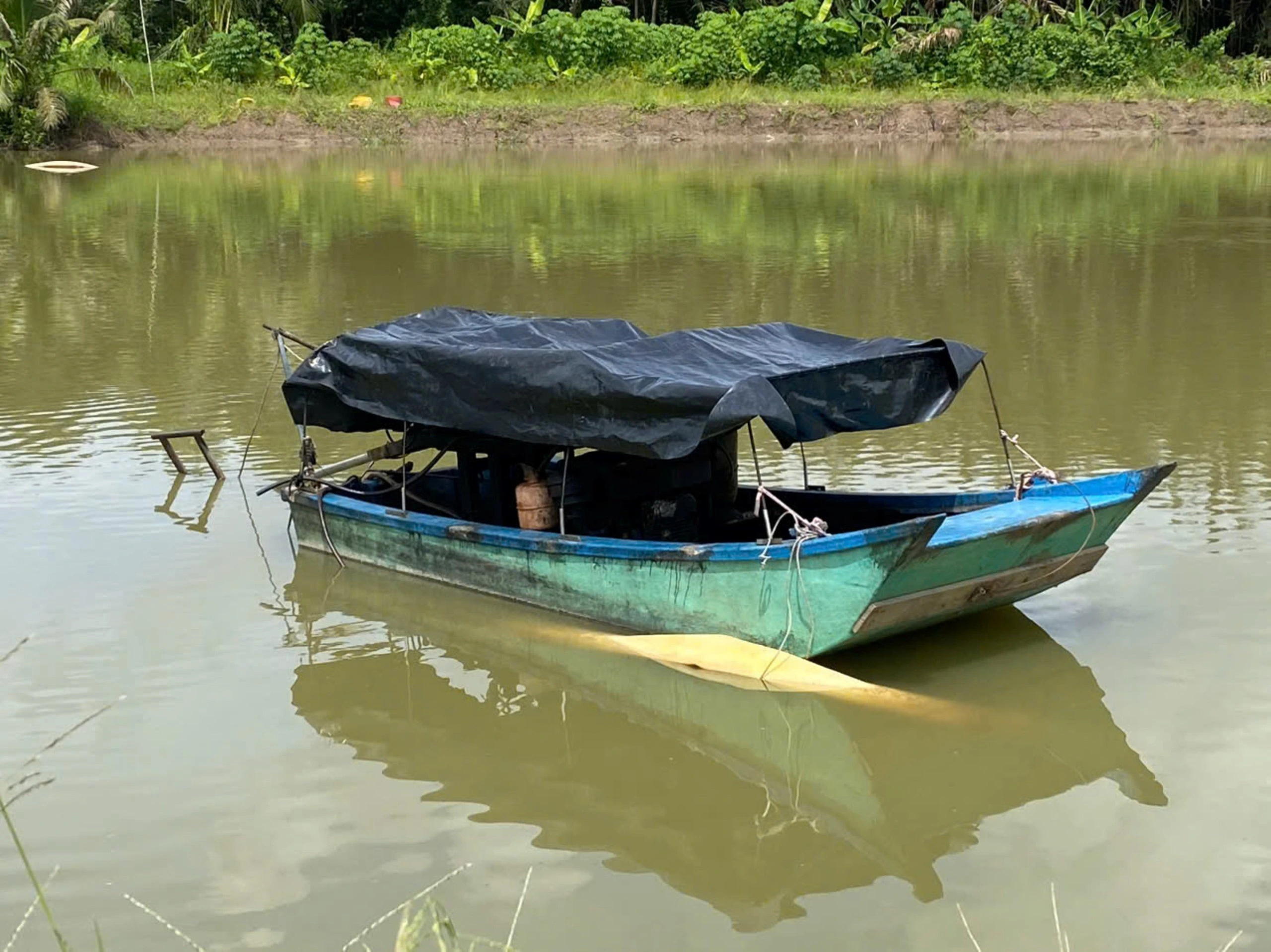 Khoan bùn cải tạo vuông tôm không đúng cách gây ô nhiễm môi trường